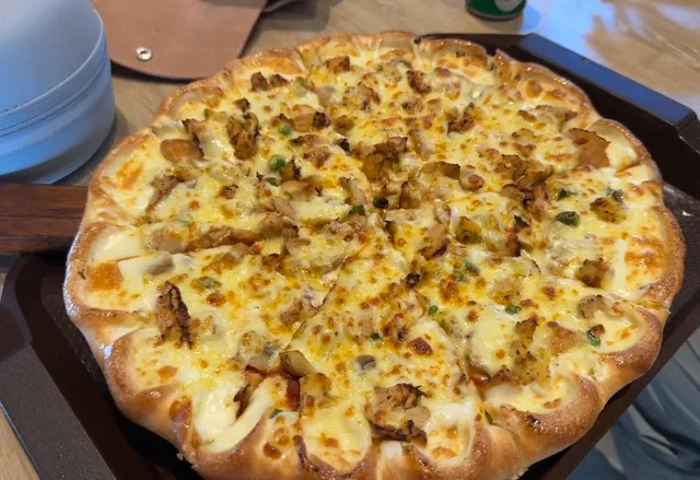  The Pizza Company: $24.5 Cheese Explosion, WeChat Pay Works