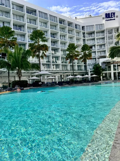 Sydney InterContinental 🌉 vs Cairns Crystalbrook 🏊