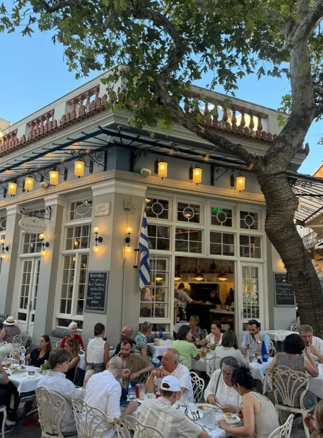 Athens' Chic Hotspot: Kosmikon Restaurant Review 🇬🇷
