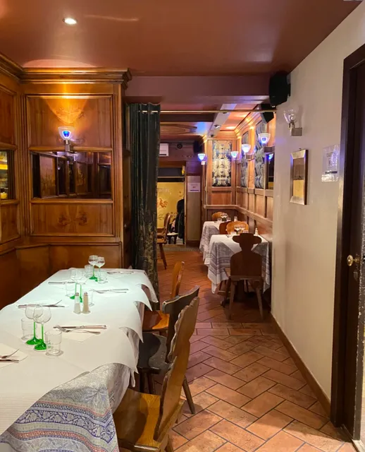 ​​🇫🇷 Strasbourg | Le Tire-Bouchon: Authentic Alsatian Flavors! 🍷🍖​