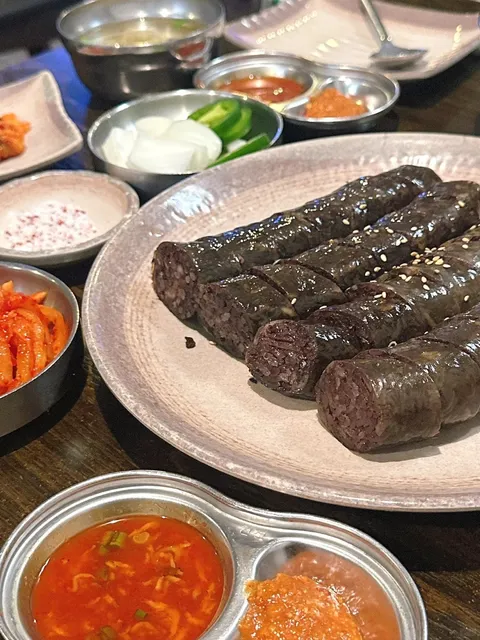 LA | Ktown | Braised Pork Hocks & Spicy Stir-Fried Squid 🐷🌶️