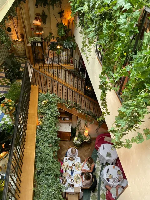 ​​🇬🇧 Jacuzzi: London’s Most Extravagant Italian Escape 🍝✨​​