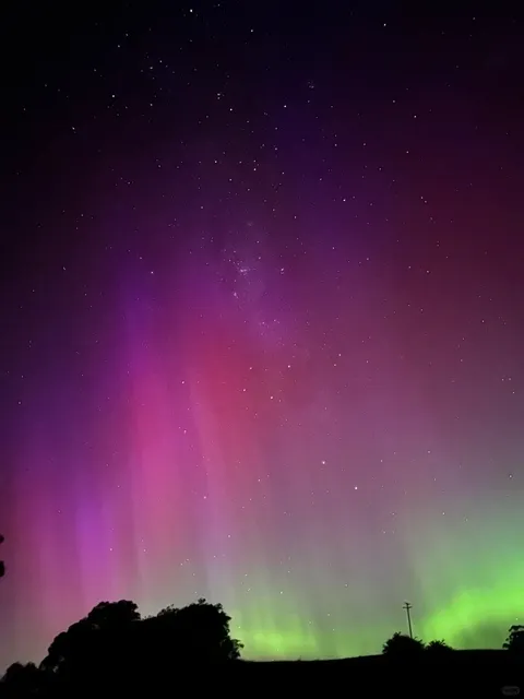 Aurora Chase in Launceston: When the Sky Danced Without Warning！🌌🚗