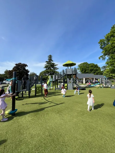 Seattle's Most Chill Lakeside Shallow Beach