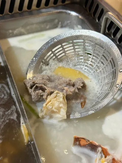 Fresh Beef & Flavorful Hot Pot — An Unforgettable Night! 🥘🎤