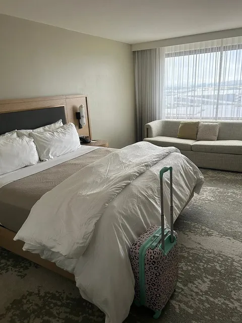 🇺🇸 Must-Stay for Overnight Layovers in LA!! No Need to Stress About 