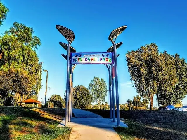 【Exploring LA Parks】West Covina's Tech-Friendly Friendship Park! 🤖🌳