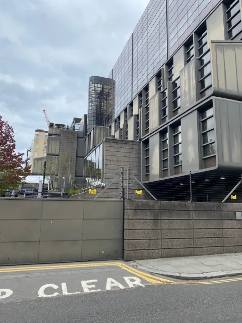 🏛️ An Eloquent & Informative Architectural Tour of Knightsbridge