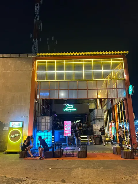 🔥 Pattaya Nightlife Guide: YES Bar - The Last Pure Thai Party Spot!