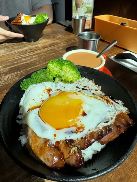 🇨🇦 Vancouver’s Best Budget Hong Kong Cafe!  