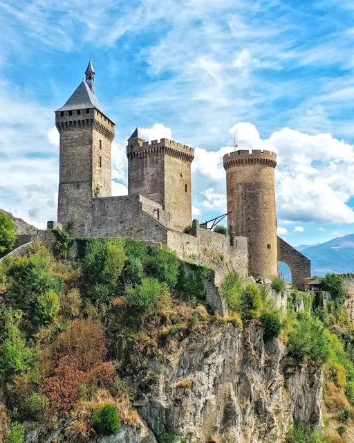 Château de Foix: A Medieval Jewel in the Pyrenees  🏰⛰️✨