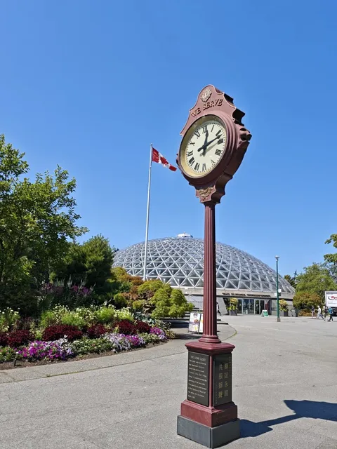 🇨🇦 ​​Bloedel Conservatory: A Tropical Escape in QE Park!​​ 🌿🦜