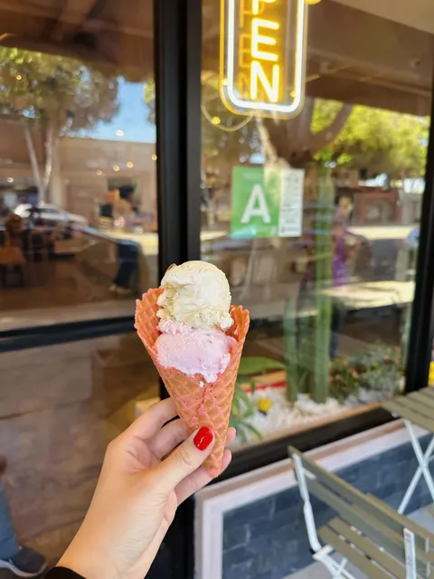 Floral Lattes & Dreamy Ice Cream 🍦☕​​