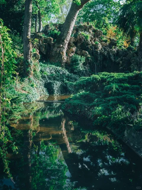 Paris | Monet’s Garden with a Chinese-Style Landscape and a Carousel