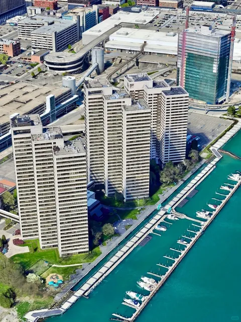 🇺🇸 Detroit: Motor City, Bankruptcy Phoenix & Michigan's Beating Hear