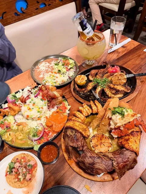 🦞 Phoenix’s Mexican Seafood Paradise: Mariscos Playa Hermosa! 🌴