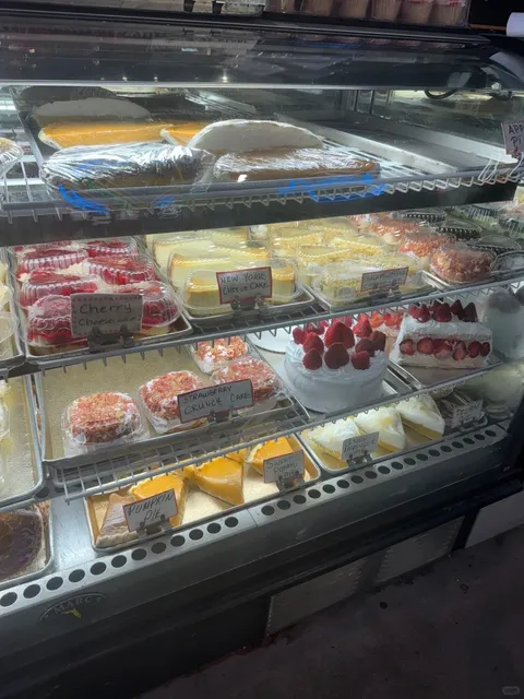 Lexington Market – Baltimore’s Iconic Food Hall 🛒🍓