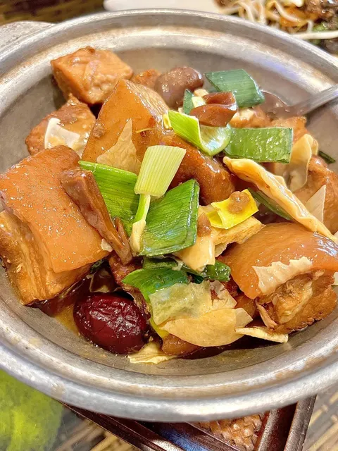 Momo Bistro – Classic Taiwanese Home-Style Cuisine 🍚🍆