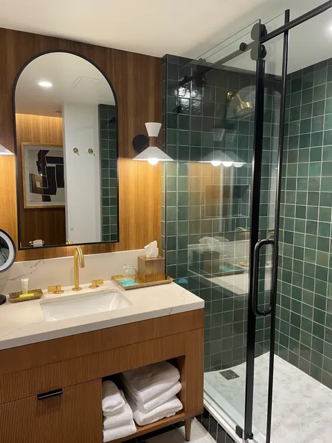 French people just seem to be born with elegance ✨🇫🇷