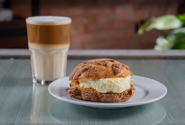  An In-Depth Visit to Café Tres Gallos