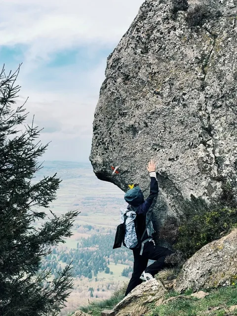 🇫🇷 Weekend Getaway: Volcanic Hike + Hot Springs Camping