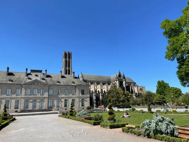 🇫🇷 Limoges: The Porcelain Capital That Also Raises Beef Cattle