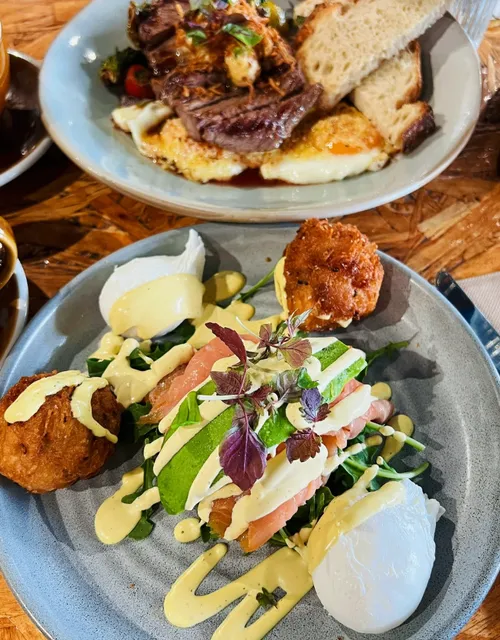 Gold Coast Food Guide | Seafood Feasts, Bagel Bliss & Greek Magic 🌊🍴