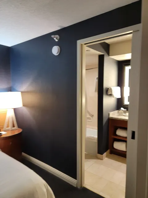 🏨 Nice Room, But Far from Perfect – Especially Near the Elevator! 🛗