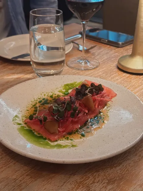 Christmas Atmosphere Restaurant Next to New York’s Vessel | Queensyard