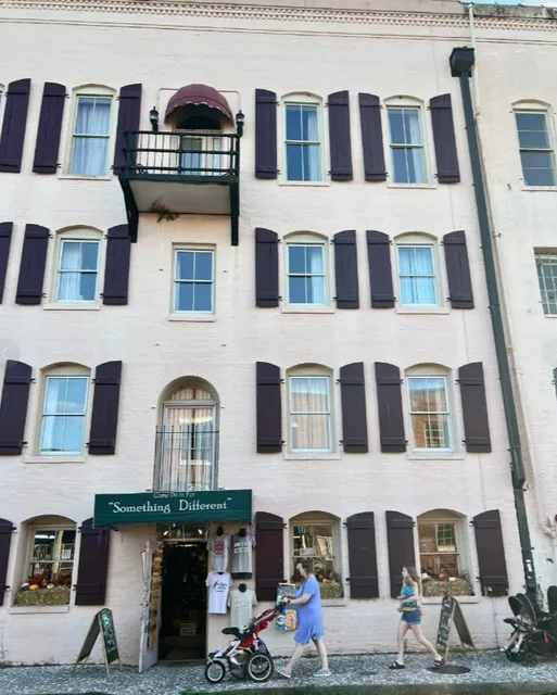 Discover Savannah, Georgia: Where History Whispers & Time Collides! 🍂