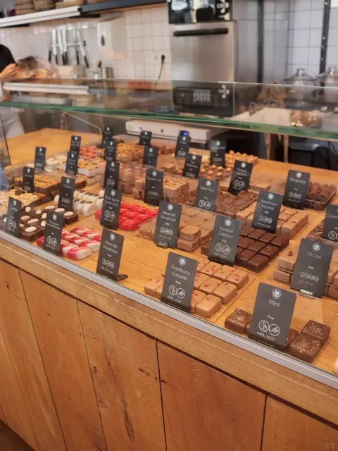 🇳🇱 Leiden Hidden Gem: British-Style Milk Tea (WITH AIRCON!)