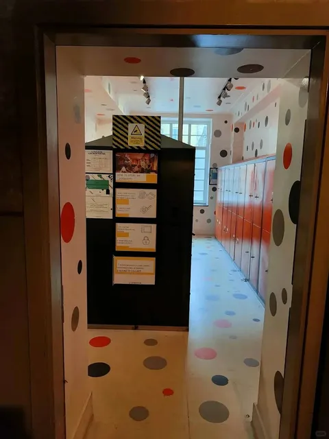 🇬🇧 LONDON ALERT! Best Hostel Near British Museum for £100-ish! 😱✨