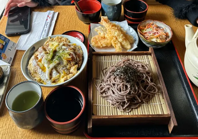 Niagara Falls | 🇨🇦 Amazing 🍵 at a Japanese Restaurant by the Falls