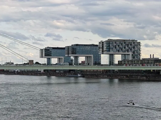 🇩🇪 Cologne:Love Locks & Old-World Charm 🌹✨