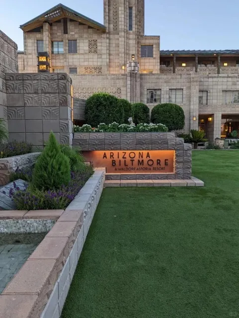 🌅🌴 Arizona’s Dreamy Escape: Waldorf Astoria Biltmore Resort! 🏨（1）