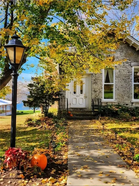 ​​Hudson Valley Escape: Where Autumn Whisks You Away in 2 Hours! 🍁✨​​