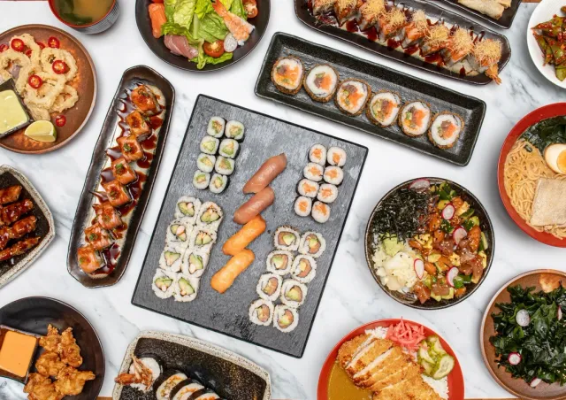 One of the Best Sushi & Momo Restaurants in Woolwich, London! 🍣🥟