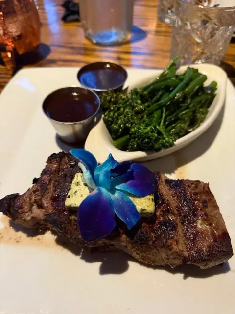 🍸 Fantastic Cocktails & Delicious Halibut Special! 🐟