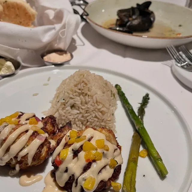 🛤️ Grand Concourse | A Historic Grandeur Meets Seafood Feast