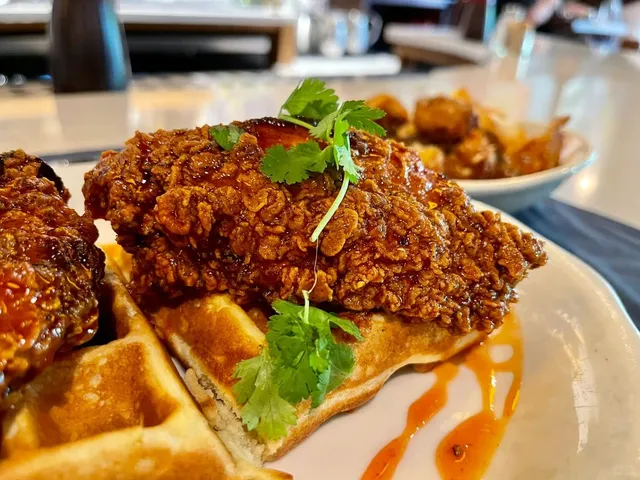🍗 Tupelo Honey in Asheville, NC — A Cozy Stop for Fried Chicken