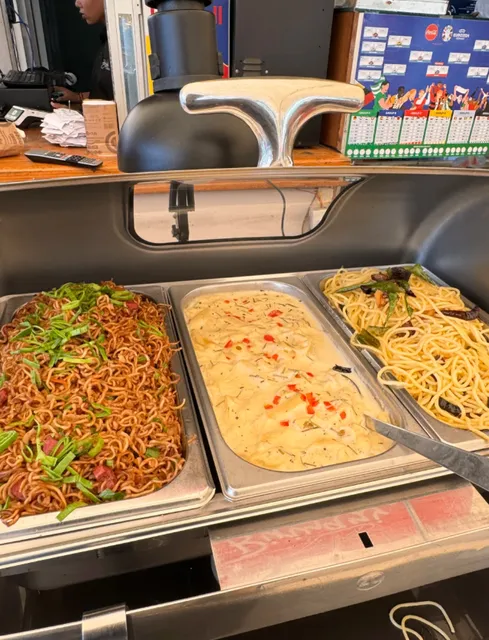 Male Street Food Gem: A Buffet That Looks Delicious at First Sight 🍴