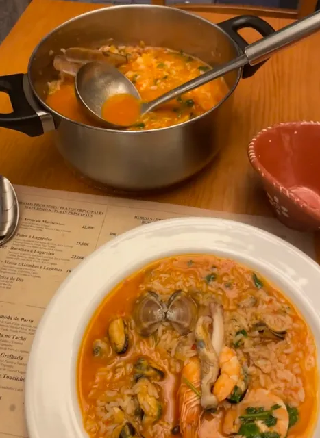🍽️ Porto's Hottest Restaurant｜Clams & Giant Seafood Rice That Wow