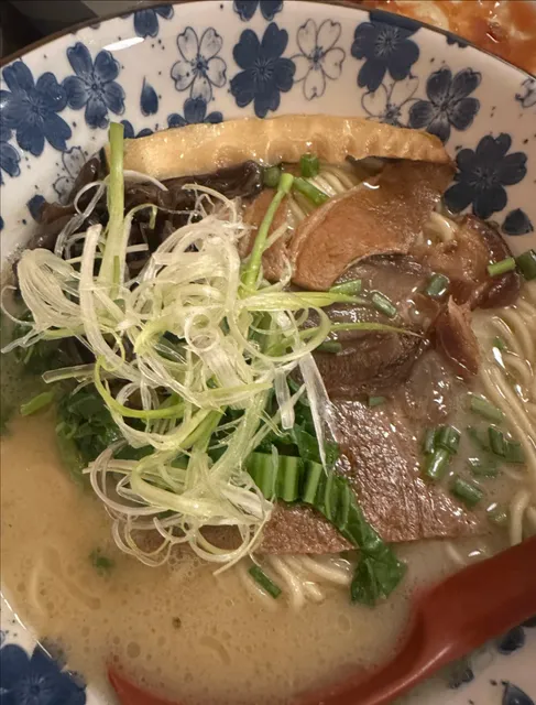 Bhutan Eats: From High-End Hotels to Veggie Delights 🥢