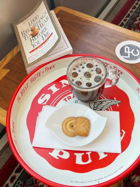 ☕️ Pittsburgh Coffee | Iced Americano in a Vinyl Record Store 💿