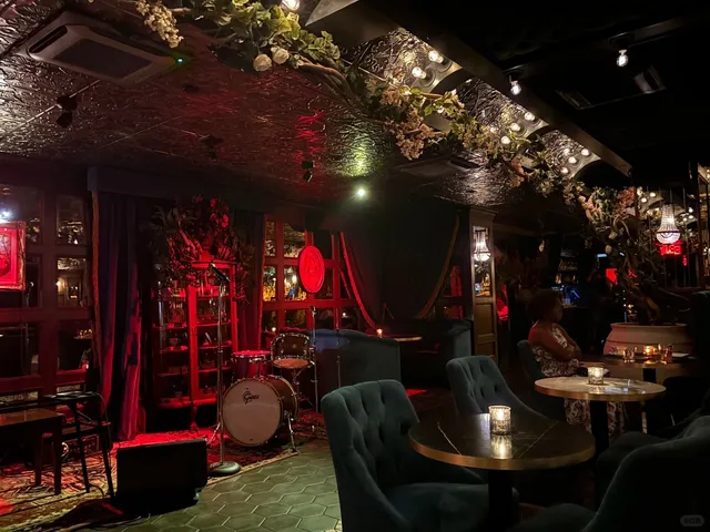 New York's Most Mysterious Underground Bar | Live Jazz & Instagrammabl