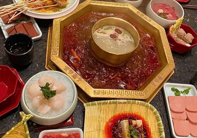 Toronto Foodie Heaven | Hotpot, BBQ, Desserts & More! 🍲🍢