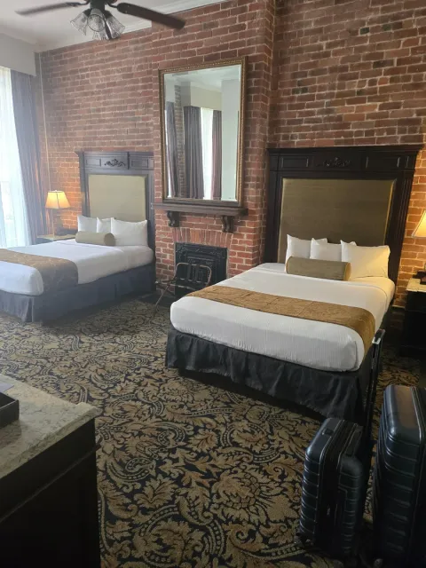 Excellent Hotel & Staff in Perfect Location! 🌟🏨