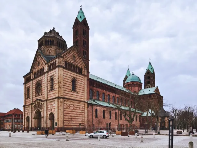 Checking in at Speyer Cathedral 🏰🚂