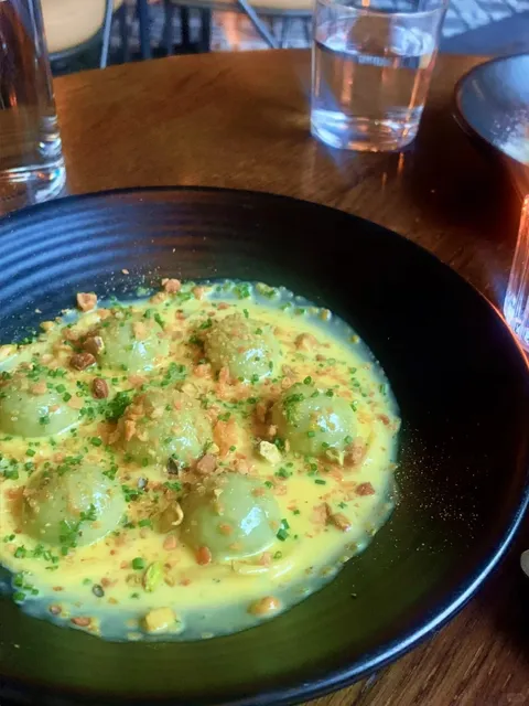 Who DOESN'T love hummus?! Like, WHO?! 🙅‍♀️