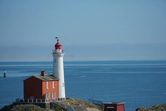 🇨🇦 Victoria Weekend Getaway: 2 Days of Blooms, Castles & Seafood! 🌸